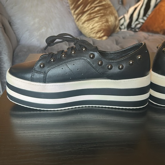Weeboo, platform sneakers, black and white size 8.5EUC - Picture 7 of 9